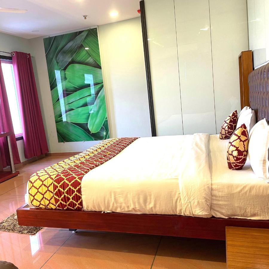 Hotel Airport Kk Нагпур Экстерьер фото